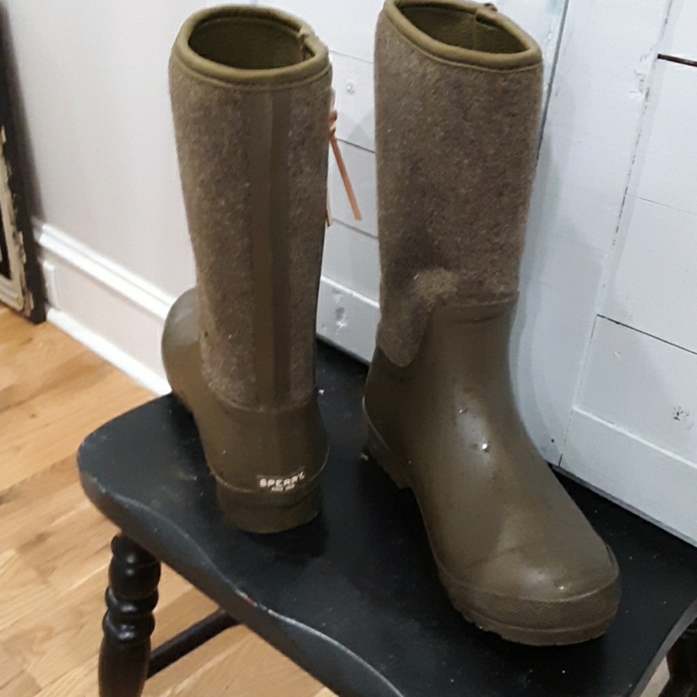 Sperry rain boots